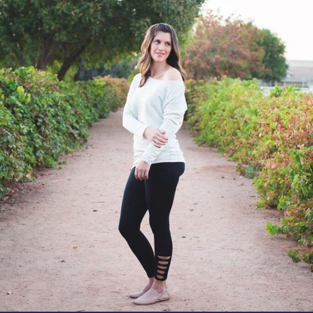 Althletic pants with criss cross